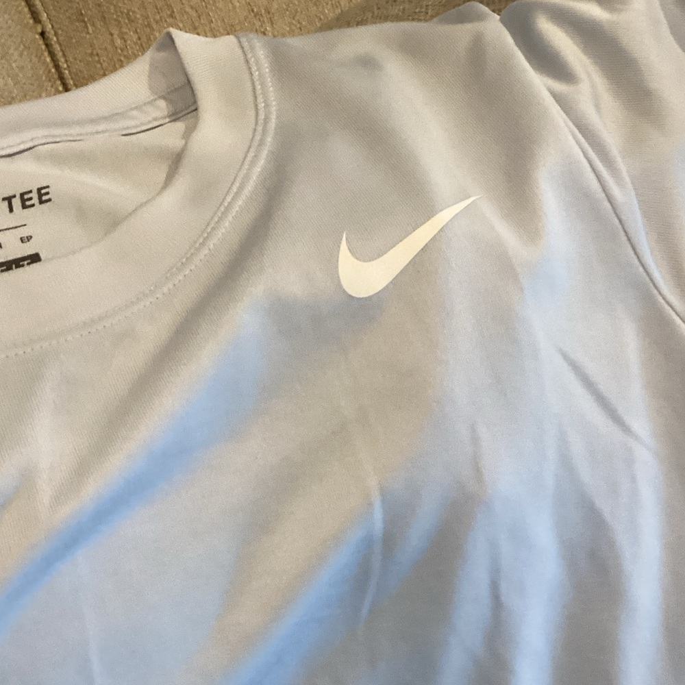 Nike Women’s Classic light blue Tee - Picture 3 of 3